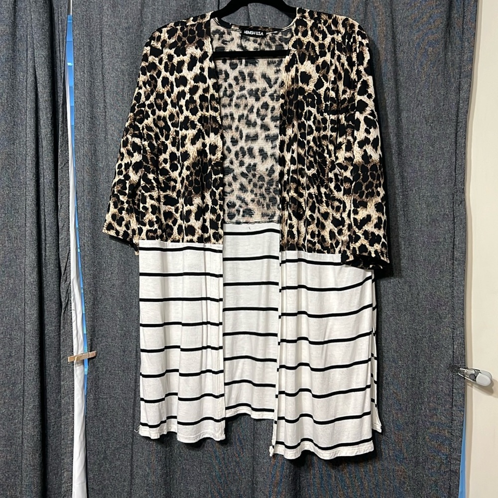 Lightweight summer cardigan. Polyester/spandex.
